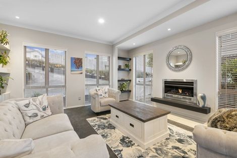 Photo of property in 8 Oak View Terrace, Schnapper Rock, Auckland, 0632