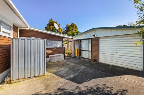 Photo of property in 23 Finlow Drive, Te Atatu South, Auckland, 0610