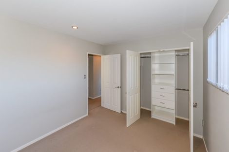 Photo of property in 76 Medallion Drive, Oteha, Auckland, 0632