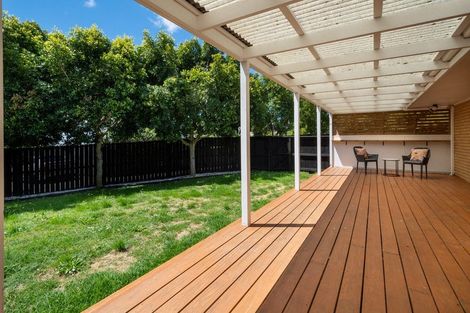 Photo of property in 16 Redlands Grove, Swanson, Auckland, 0612