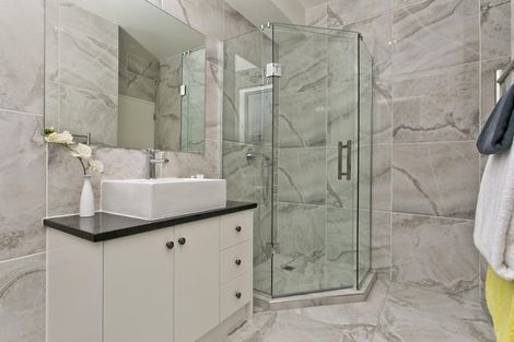 Photo of property in 102 Admirals Court Drive, Greenhithe, Auckland, 0632