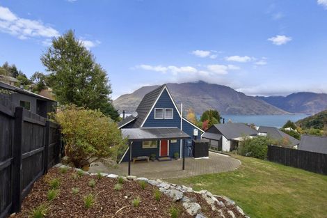 Photo of property in 26 Williams Street, Sunshine Bay, Queenstown, 9300