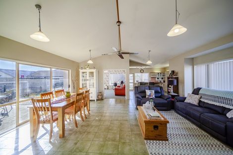 Photo of property in 10 Amanda Place, Mayfair, Hastings, 4122