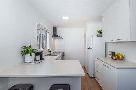 Photo of property in 127 Sunset Road, Totara Vale, Auckland, 0632