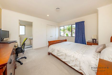 Photo of property in 47d Redoubt Road, Goodwood Heights, Auckland, 2105