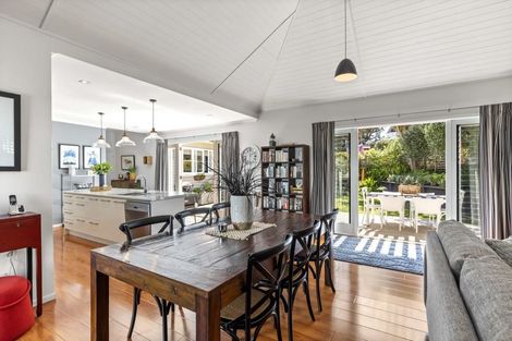 Photo of property in 49 Stanley Point Road, Stanley Point, Auckland, 0624