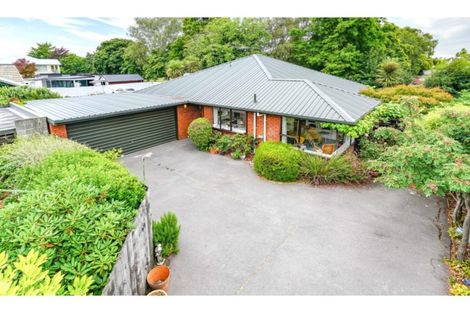 Photo of property in 2/215 Memorial Avenue, Burnside, Christchurch, 8053