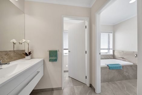 Photo of property in 5 Condor Crescent, Waiwhakaiho, New Plymouth, 4312