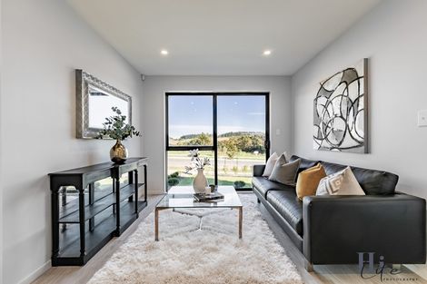 Photo of property in 8 Celestial Crescent, Orewa, 0931