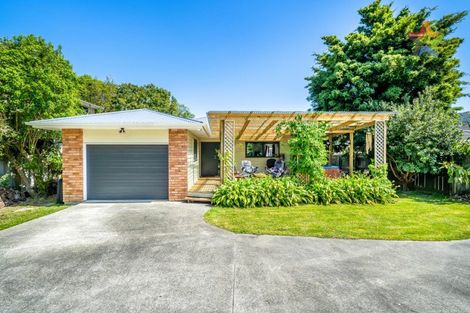 Photo of property in 1a Peel Place, Wainuiomata, Lower Hutt, 5014