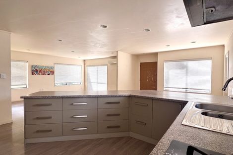 Photo of property in 33 Davington Way, Burswood, Auckland, 2013