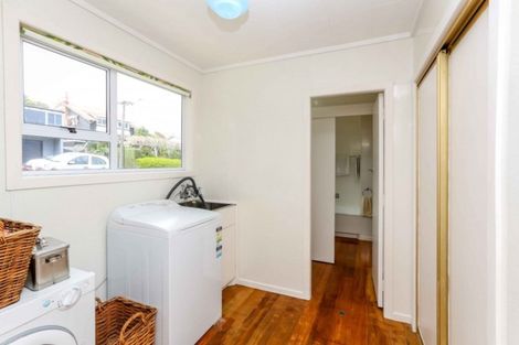 Photo of property in 129 Pendarves Street, New Plymouth, 4312