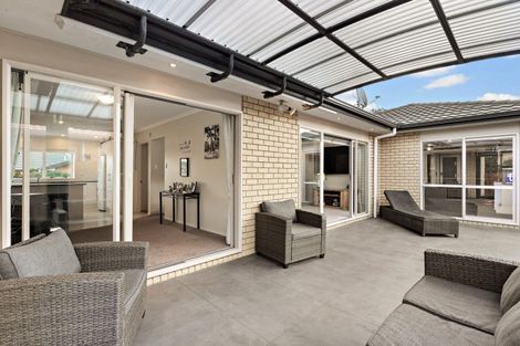 Photo of property in 6 Harobed Place, Weymouth, Auckland, 2103