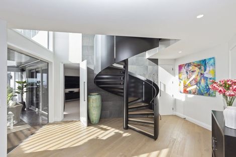 Photo of property in 15 Omeo Crescent, Redcliffs, Christchurch, 8081