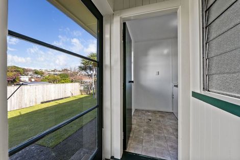 Photo of property in 9a Chilman Street, Strandon, New Plymouth, 4312