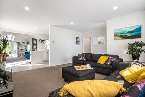 Photo of property in 10 Dalry Place, Mangere Bridge, Auckland, 2022