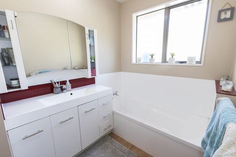 Photo of property in 2/69 Bowenvale Avenue, Cashmere, Christchurch, 8022