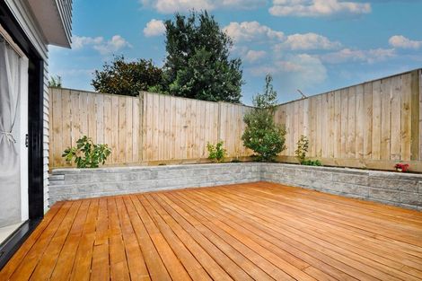 Photo of property in 5 Waru Lane, Te Atatu Peninsula, Auckland, 0610