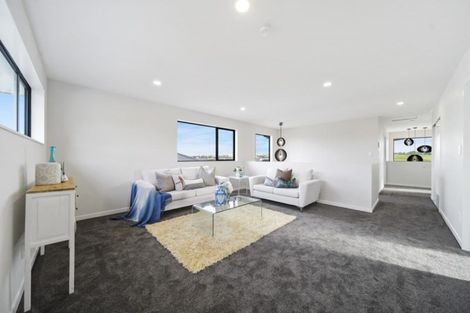 Photo of property in 73 Hayfield Way, Karaka, Papakura, 2113