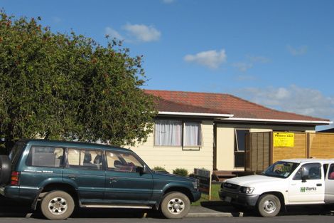 Photo of property in 6 Tilbrook Place, Papakura, 2110