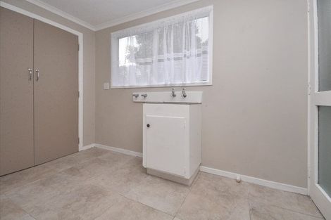 Photo of property in 2/4202a Great North Road, Glendene, Auckland, 0602