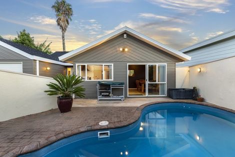 Photo of property in 82 Arran Road, Browns Bay, Auckland, 0630