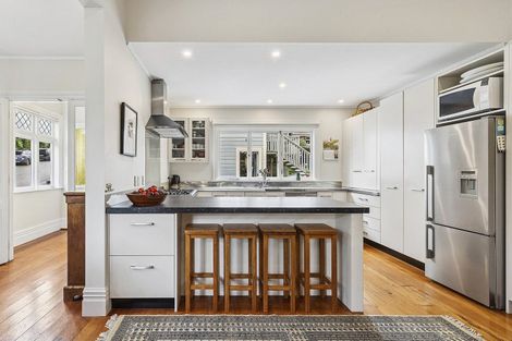 Photo of property in 9 West Road, Northland, Wellington, 6012