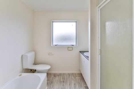 Photo of property in 2/28 Witheford Drive, Bayview, Auckland, 0629