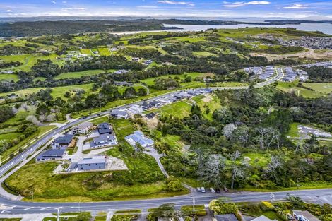 Photo of property in 123 Glenvar Ridge Road, Long Bay, Auckland, 0630