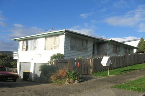 Photo of property in 3 Katarina Grove, Tawa, Wellington, 5028