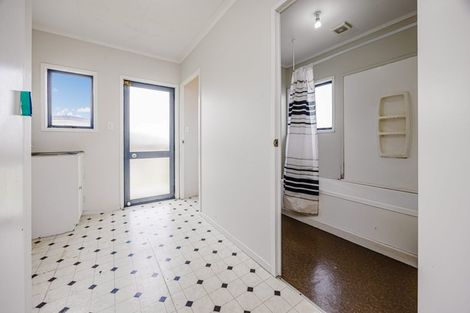 Photo of property in 2/5 Solveig Place, Randwick Park, Auckland, 2105