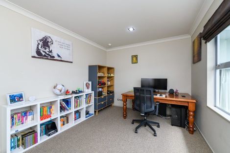 Photo of property in 1 Tennyson Avenue, Kelvin Grove, Palmerston North, 4414