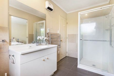 Photo of property in 3 Carling Avenue, Massey, Auckland, 0614