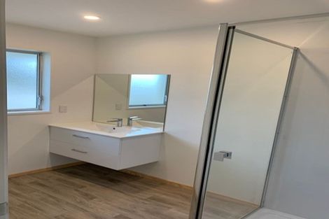 Photo of property in 2/483 Wairakei Road, Burnside, Christchurch, 8053