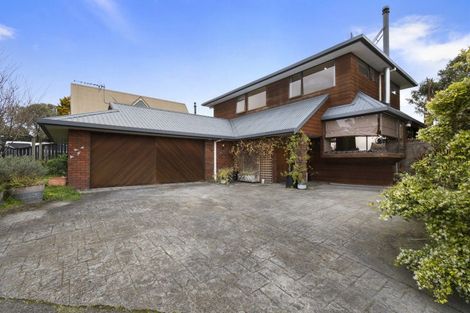 Photo of property in 35 Springdale Grove, Fitzherbert, Palmerston North, 4410
