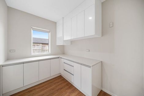 Photo of property in 24 Kilmacrennan Drive, Rosehill, Papakura, 2113