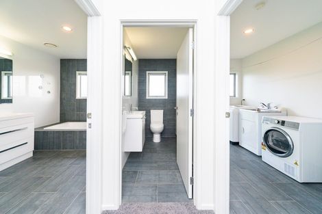 Photo of property in 74 Polson Hill Drive, Aokautere, Palmerston North, 4471