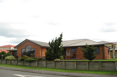 Photo of property in 2 Highfield Place, Highlands Park, New Plymouth, 4312