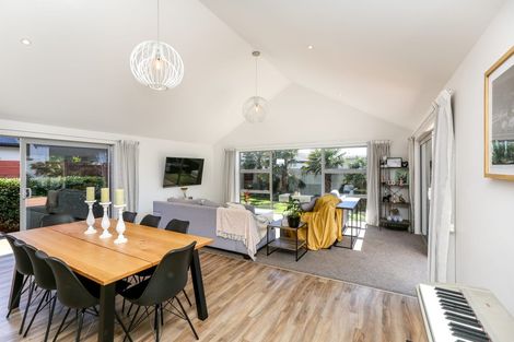 Photo of property in 2a Portland Drive, Highlands Park, New Plymouth, 4312