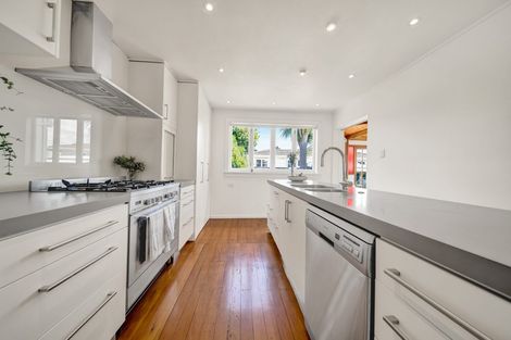 Photo of property in 20 Ropiha Street, Fitzroy, New Plymouth, 4312