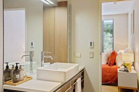 Photo of property in Patent 326 Apartments, 326 Evans Bay Parade, Hataitai, Wellington, 6021