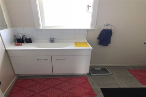 Photo of property in 84 Sylvan Crescent, Te Atatu South, Auckland, 0610