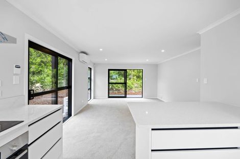 Photo of property in 9 Winnie Close, Acacia Bay, Taupo, 3330