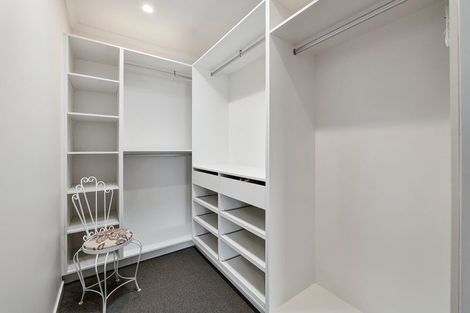 Photo of property in 425 Mangorei Road, Highlands Park, New Plymouth, 4312