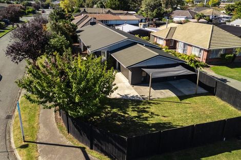 Photo of property in 1/2 Sarabande Avenue, Redwood, Christchurch, 8051