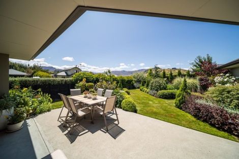 Photo of property in 1 Manorburn Place, Lake Hayes, Queenstown, 9304