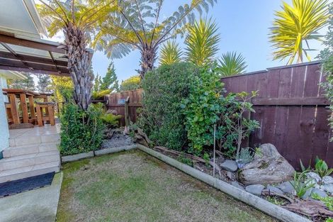 Photo of property in 2 Kuaka Place, Castlecliff, Whanganui, 4501