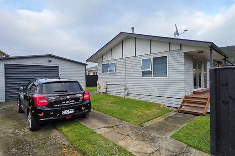 Photo of property in 2b Ipswich Grove, Wainuiomata, Lower Hutt, 5014