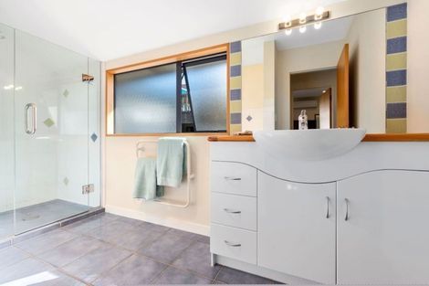 Photo of property in 18 Beulah Avenue, Rothesay Bay, Auckland, 0630