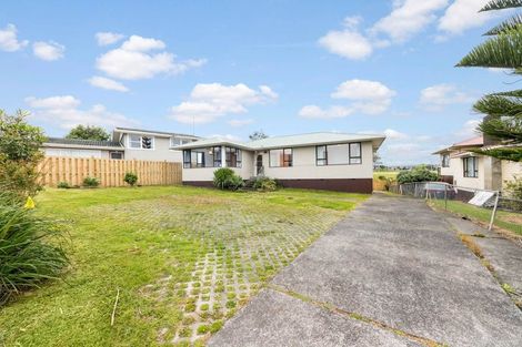 Photo of property in 34 Kirrie Avenue, Te Atatu South, Auckland, 0610
